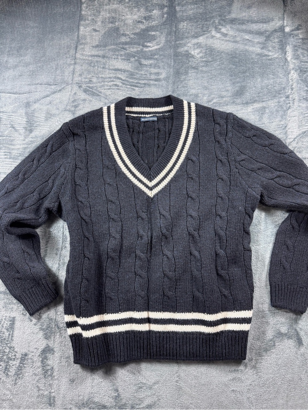 Brandy Melville Wool Cable Knit V-Neck Sweater in Navy Blue & White - Large/XL